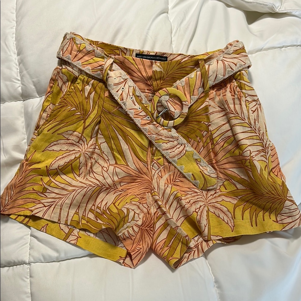 NWOT Women’s Belted Linen Short